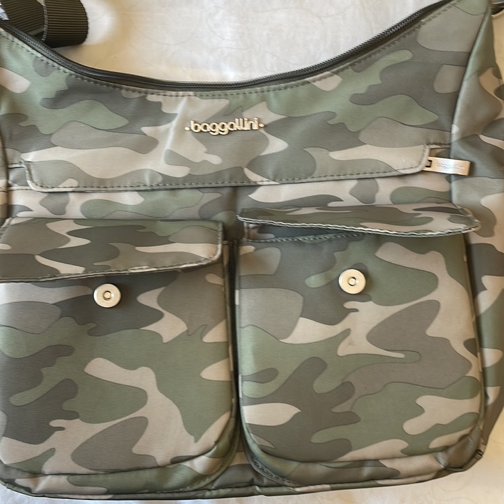 baggallini Pocketful Medium
Washable Nylon Crossbody - Picture 3 of 7